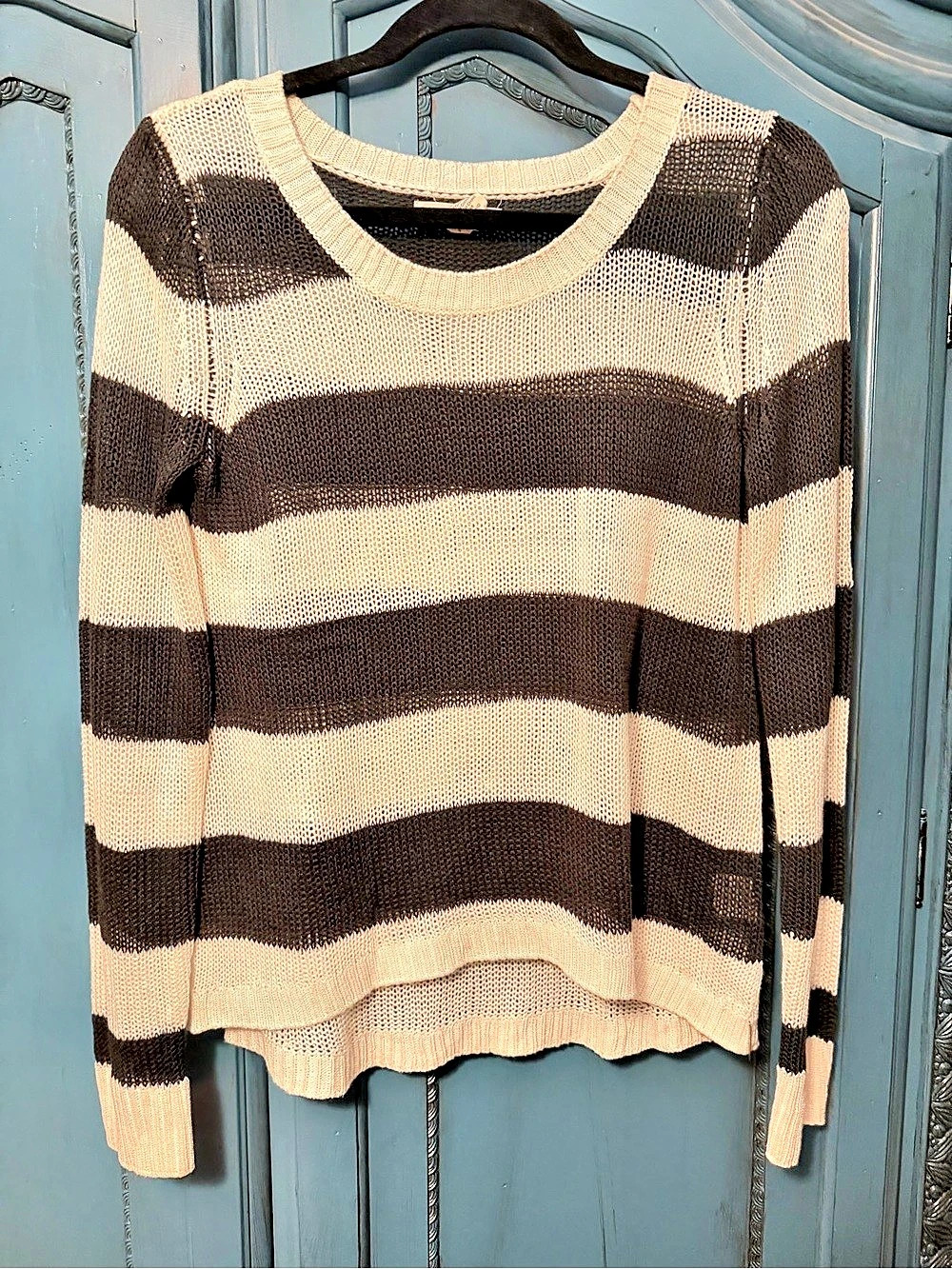 Billabong Striped Knit Sweater in Black & Cream Stripe Medium